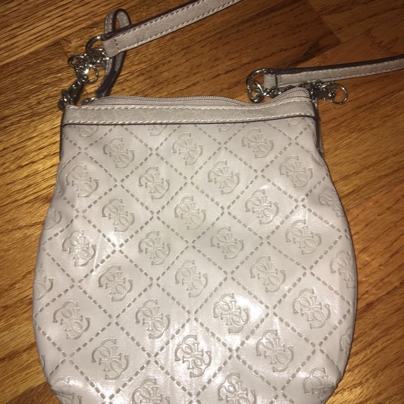 Tan guess crossbody - Picture 3 of 3